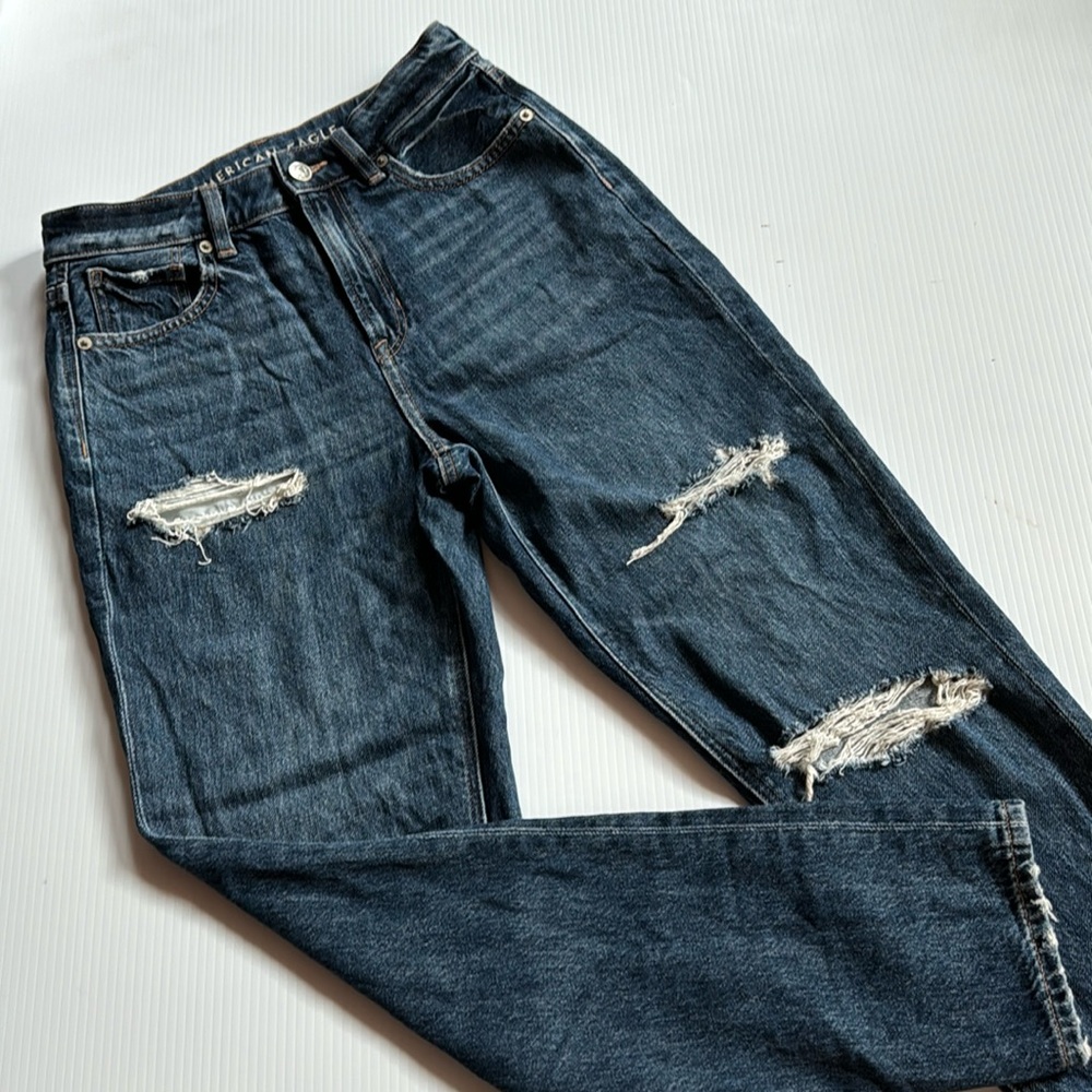 American Eagle 🦅 distressed mom jeans.  Women’s size 2